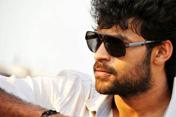 hero varun tej,varun tej new movie kanche,varun tej next movie with veeru potla,varun tej and puri jagannath combo movie loafer  వరుణ్‌ పిలుపు కోసం వెయిట్‌ చేస్తున్న డైరెక్టర్‌.! 